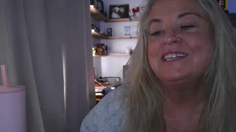 Snapshot of helloimhunny chatting on 25, 2, 2025 Hunnys Hive online show from 25, 2, 2025