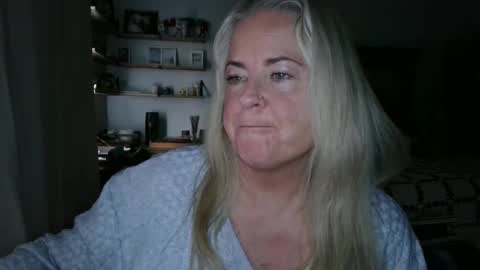 Snapshot of helloimhunny chatting on 5, 3, 2025 Hunnys Hive online show from 5, 3, 2025