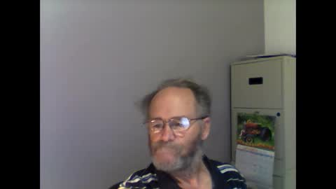 Snapshot of helopilot01 chatting on 4, 10, 2025 helopilot01 online show from 4, 10, 2025