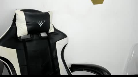 heluehorny13 online show from 21, 1, 2025