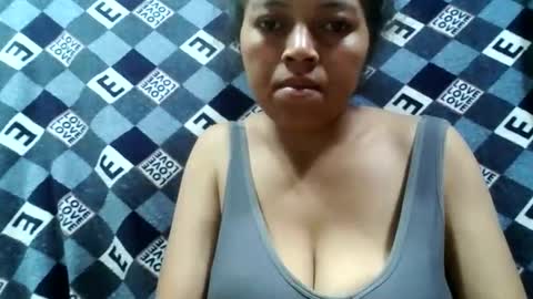 Snapshot of henitsaldy chatting on 14, 9, 2025 henitsaldy online show from 14, 9, 2025