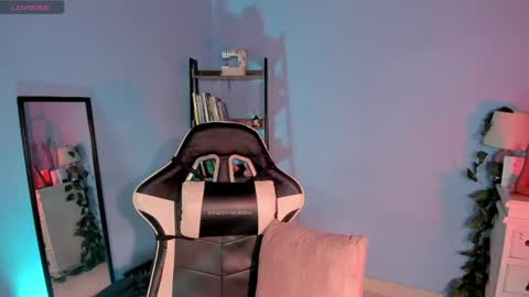 Snapshot of hera_069 chatting on 4, 5, 2026 Hello I am Valentina independent Colombian model I love sensuality and pleasure welcome online show from 4, 5, 2026