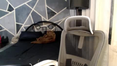 Snapshot of herrafoxx chatting on 13, 11, 2025 Davey online show from 13, 11, 2025