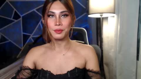 Snapshot of herrafoxx chatting on 27, 11, 2025 Davey online show from 27, 11, 2025