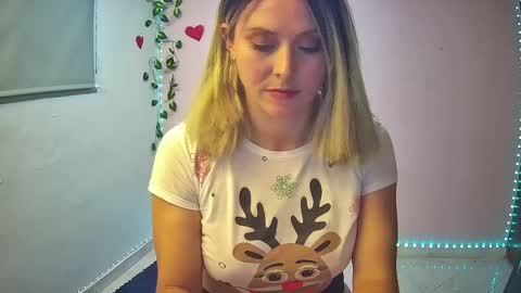 Hestesiaxx online show from 19, 12, 2024