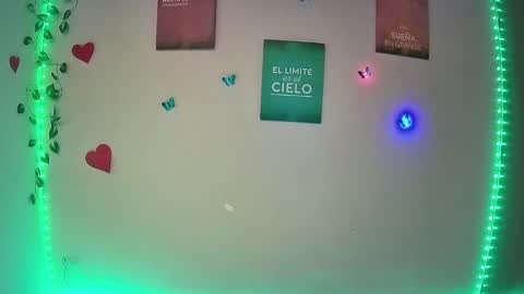 Hestesiaxx online show from 10, 1, 2025