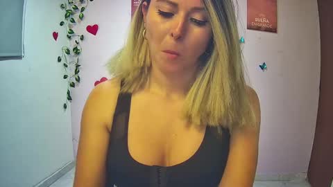 Hestesiaxx online show from 11, 3, 2025