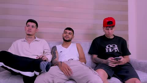 heteros men online show from 6, 2, 2025