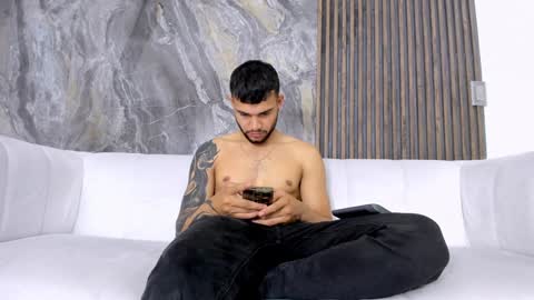 heteros men online show from 8, 2, 2025