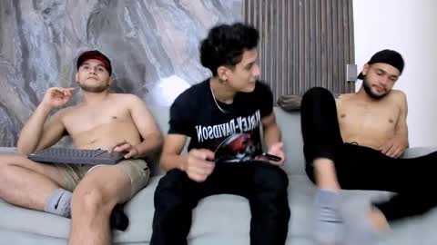 heteros men online show from 12, 2, 2025