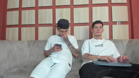 heteros men online show from 15, 2, 2025