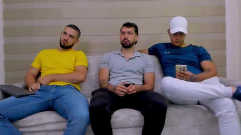 heteros men online show from 21, 2, 2025