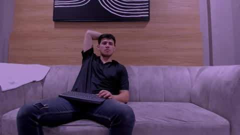 Snapshot of heteros_men chatting on 3, 12, 2025 heteros men online show from 3, 12, 2025