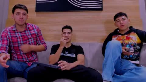 Snapshot of heteros_men chatting on 17, 12, 2025 heteros men online show from 17, 12, 2025