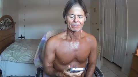 Snapshot of hewes1 chatting on 14, 4, 2026 hewes1 online show from 14, 4, 2026