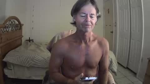 Snapshot of hewes1 chatting on 23, 4, 2026 hewes1 online show from 23, 4, 2026