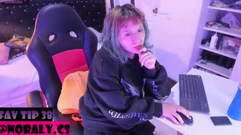 Snapshot of hey_noraly chatting on 31, 5, 2026 Noraly online show from 31, 5, 2026