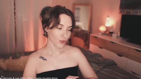 Snapshot of heykate chatting on 17, 10, 2025 HeyKate online show from 17, 10, 2025