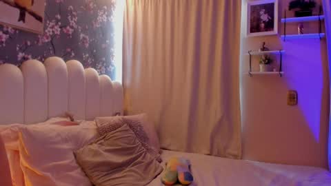 Snapshot of heymartina chatting on 30, 4, 2026 Martina Ricci Show schedule Monday to Friday 8am colombia time I work some weekends online show from 30, 4, 2026