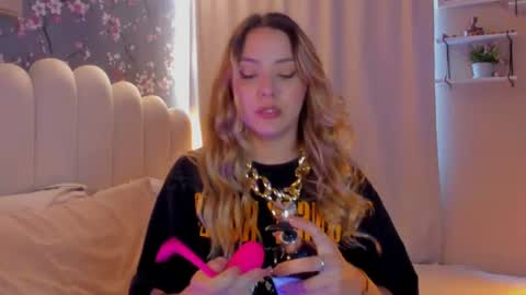 Snapshot of heymartina chatting on 24, 6, 2026 Martina Ricci Show schedule Monday to Friday 8am colombia time I work some weekends online show from 24, 6, 2026