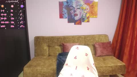 Snapshot of hi_allison chatting on 12, 11, 2025 Allison online show from 12, 11, 2025