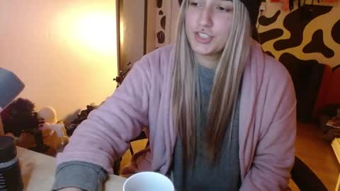 Snapshot of hi_elora chatting on 22, 5, 2026 Elora online show from 22, 5, 2026