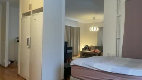 hichemlacoste333 online show from 8, 1, 2026