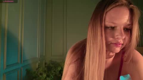 Snapshot of hidden_charm_ chatting on 20, 11, 2025 My name is Angelina but I like when you call me Angel online show from 20, 11, 2025