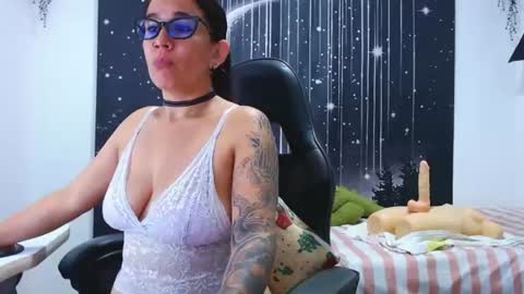 Snapshot of hikaryfire chatting on 10, 7, 2026 hikaryfire online show from 10, 7, 2026