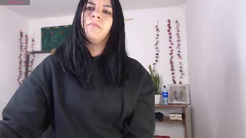 Snapshot of hilari18 chatting on 9, 7, 2026 hilaril18 online show from 9, 7, 2026