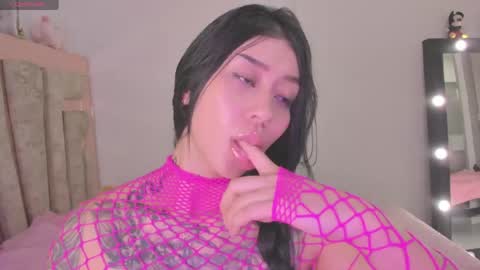 Snapshot of hilary_jones_22 chatting on 10, 5, 2026 LUNA new account FOLLOW ME online show from 10, 5, 2026