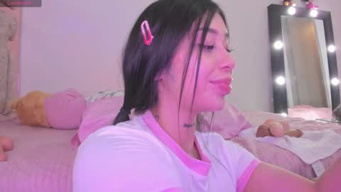 Snapshot of hilary_jones_22 chatting on 15, 5, 2026 LUNA new account FOLLOW ME online show from 15, 5, 2026