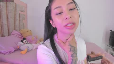 Snapshot of hilary_jones_22 chatting on 23, 5, 2026 LUNA new account FOLLOW ME online show from 23, 5, 2026