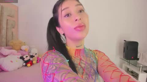 Snapshot of hilary_jones_22 chatting on 28, 5, 2026 LUNA new account FOLLOW ME online show from 28, 5, 2026