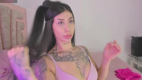 Snapshot of hilary_jones_22 chatting on 1, 6, 2026 LUNA new account FOLLOW ME online show from 1, 6, 2026
