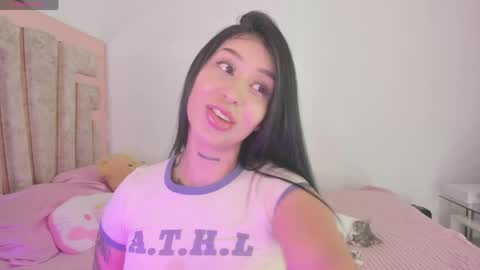 Snapshot of hilary_jones_22 chatting on 5, 6, 2026 LUNA new account FOLLOW ME online show from 5, 6, 2026