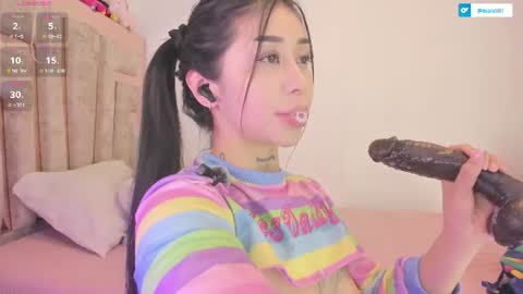 Snapshot of hilary_jones_22 chatting on 23, 6, 2026 LUNA new account FOLLOW ME online show from 23, 6, 2026