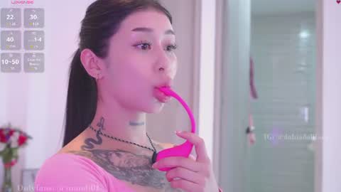 Snapshot of hilary_jones_22 chatting on 9, 7, 2026 LUNA new account FOLLOW ME online show from 9, 7, 2026