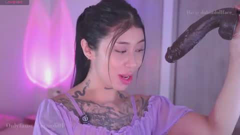 Snapshot of hilary_jones_22 chatting on 17, 7, 2026 LUNA new account FOLLOW ME online show from 17, 7, 2026