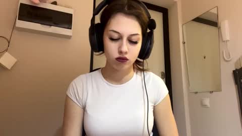 Hi Im Elizabeth online show from 3, 10, 2025