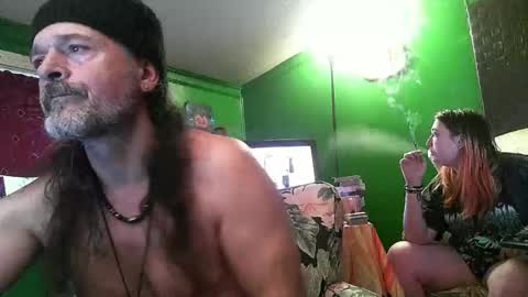 Snapshot of hippiedad333 chatting on 16, 4, 2026 hippiedad333 online show from 16, 4, 2026