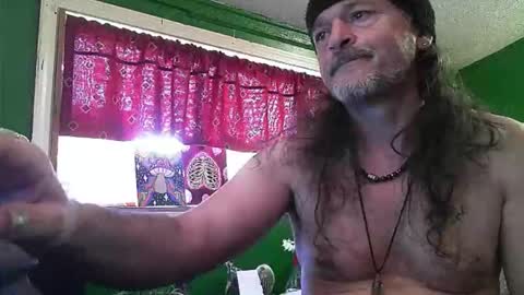 Snapshot of hippiedad333 chatting on 4, 5, 2026 hippiedad333 online show from 4, 5, 2026