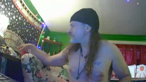 Snapshot of hippiedad333 chatting on 13, 5, 2026 hippiedad333 online show from 13, 5, 2026