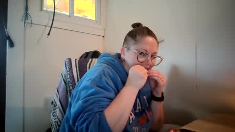 Bella online show from 10, 10, 2025