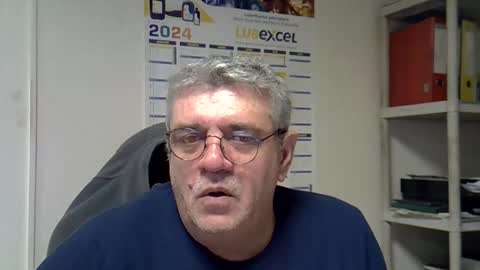 Snapshot of hippopotame17 chatting on 4, 1, 2025 hippo online show from 4, 1, 2025