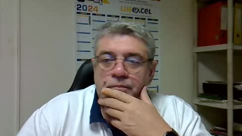 Snapshot of hippopotame17 chatting on 5, 1, 2025 hippo online show from 5, 1, 2025