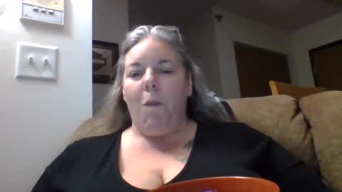 hippysnewhere online show from 3, 6, 2026
