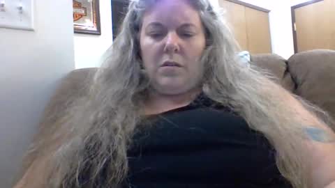 hippysnewhere online show from 5, 6, 2026