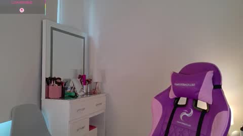 Snapshot of hipshannah chatting on 14, 11, 2025 H A N N A H online show from 14, 11, 2025