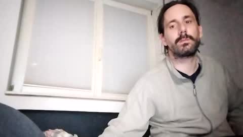 Snapshot of hmuench85 chatting on 5, 1, 2025 H online show from 5, 1, 2025